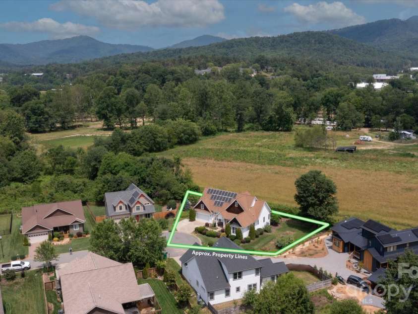 30 Linn Garden Lane, Swannanoa, NC 28778.  MLS# CAR4268908, YatesRealty ID 2305. 