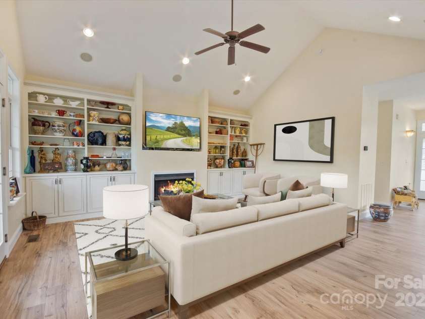 30 Linn Garden Lane, Swannanoa, NC 28778.  MLS# CAR4268908, YatesRealty ID 2305. Virtual staged