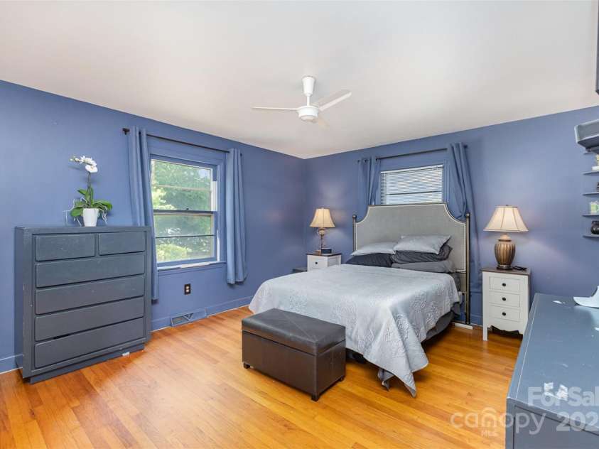 910 Center Avenue, Mooresville, NC 28115.  MLS# CAR4251561, YatesRealty ID 2305. 