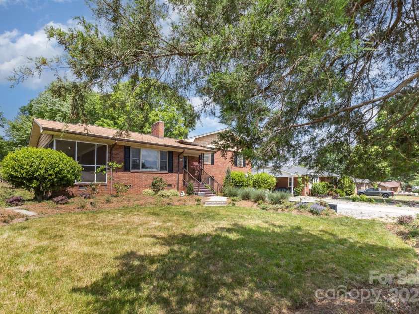 910 Center Avenue, Mooresville, NC 28115.  MLS# CAR4251561, YatesRealty ID 2305. 