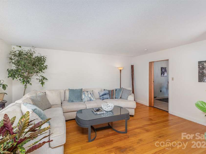 910 Center Avenue, Mooresville, NC 28115.  MLS# CAR4251561, YatesRealty ID 2305. 