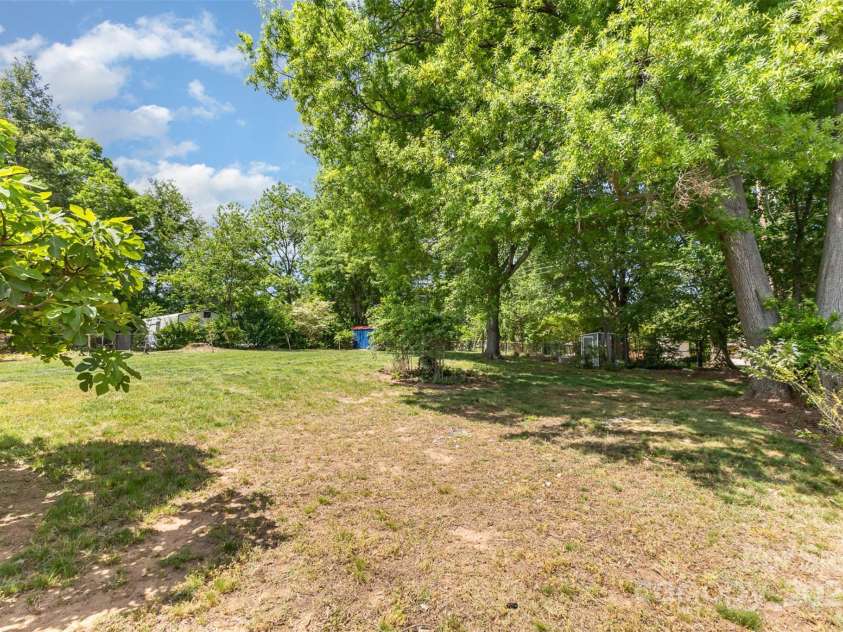 910 Center Avenue, Mooresville, NC 28115.  MLS# CAR4251561, YatesRealty ID 2305. 