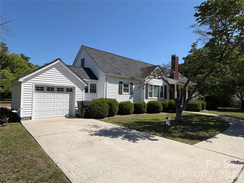 202 Stevens Drive, Kershaw, SC 29067.  MLS# CAR4382525, YatesRealty ID 23050. 