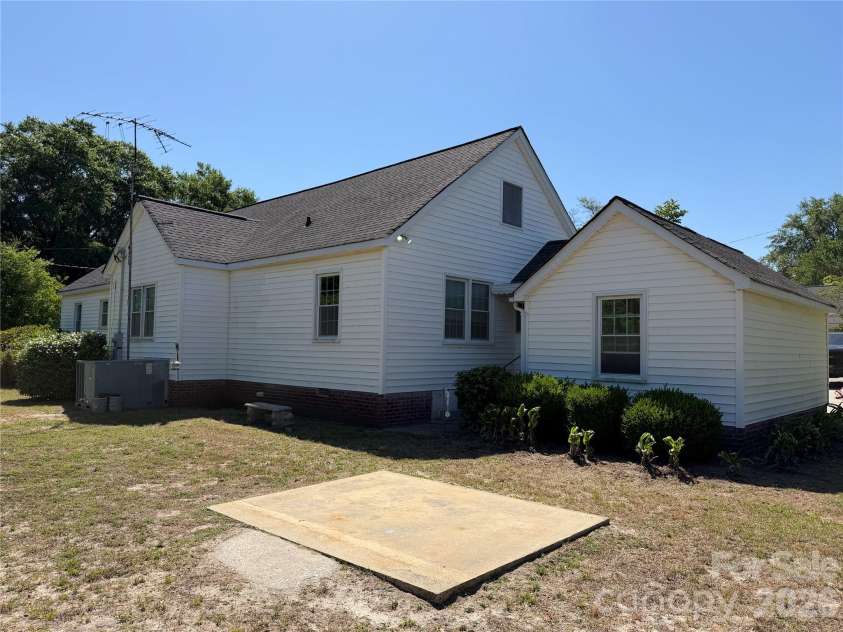 202 Stevens Drive, Kershaw, SC 29067.  MLS# CAR4382525, YatesRealty ID 23050. 