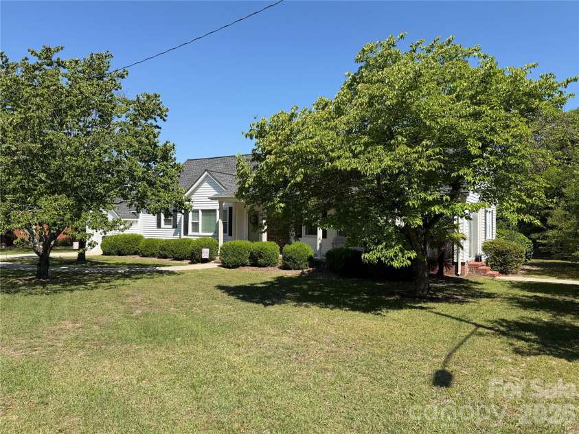 202 Stevens Drive, Kershaw, SC 29067.  MLS# CAR4382525, YatesRealty ID 23050. 