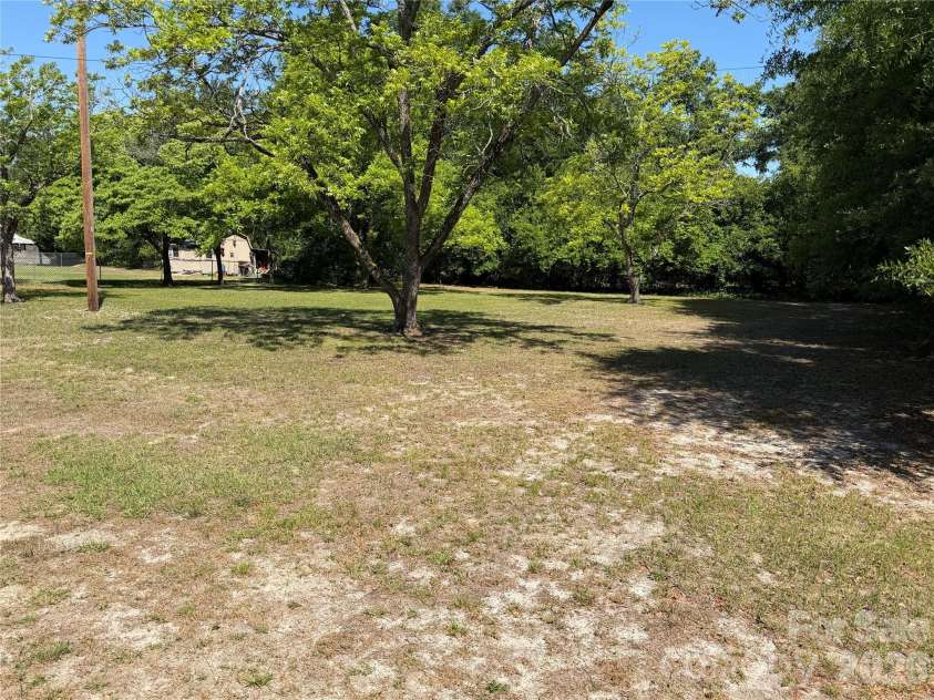 202 Stevens Drive, Kershaw, SC 29067.  MLS# CAR4382525, YatesRealty ID 23050. 