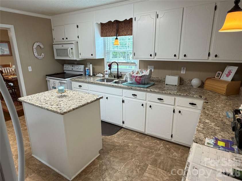 202 Stevens Drive, Kershaw, SC 29067.  MLS# CAR4382525, YatesRealty ID 23050. 