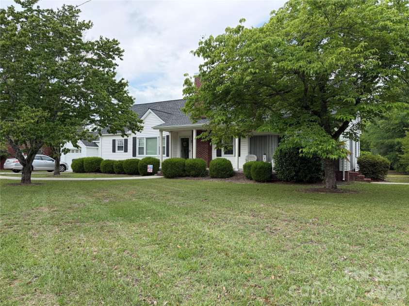 202 Stevens Drive, Kershaw, SC 29067.  MLS# CAR4382525, YatesRealty ID 23050. 