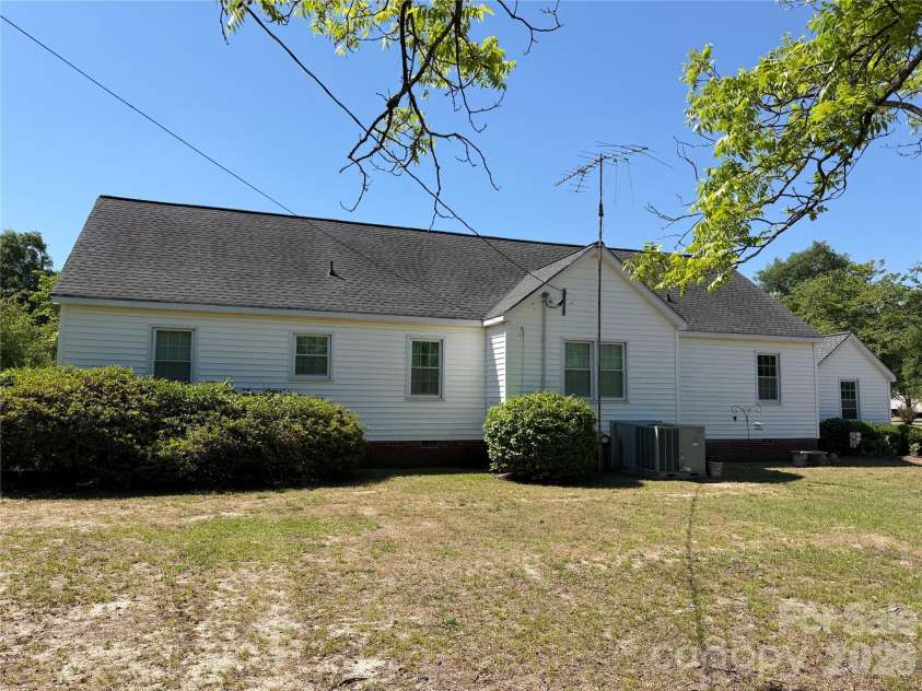 202 Stevens Drive, Kershaw, SC 29067.  MLS# CAR4382525, YatesRealty ID 23050. 
