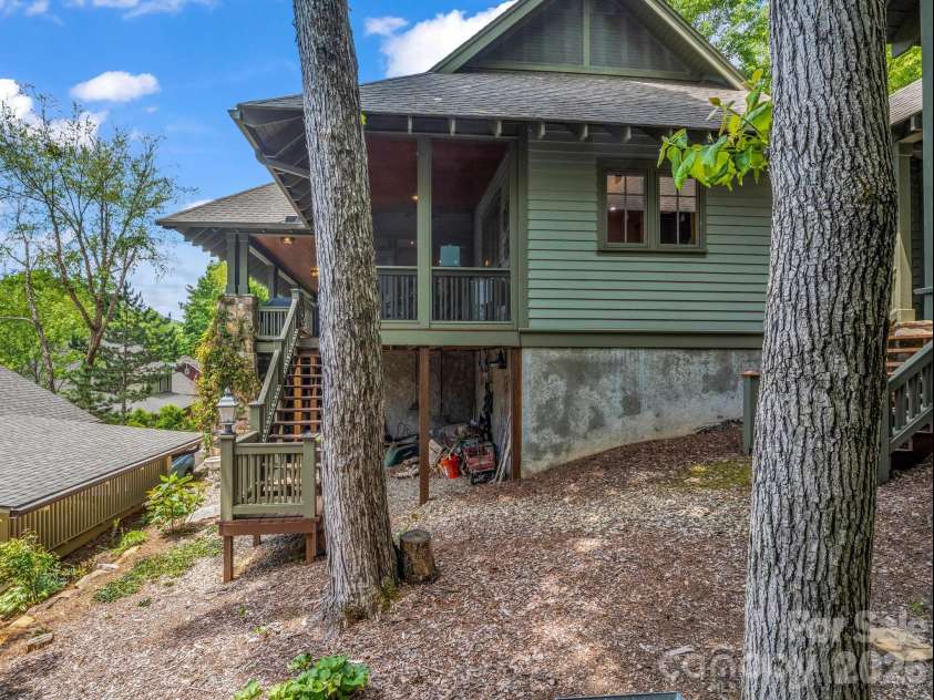 5 Longfellow Drive, Black Mountain, NC 28711.  MLS# CAR4380813, YatesRealty ID 23051. 