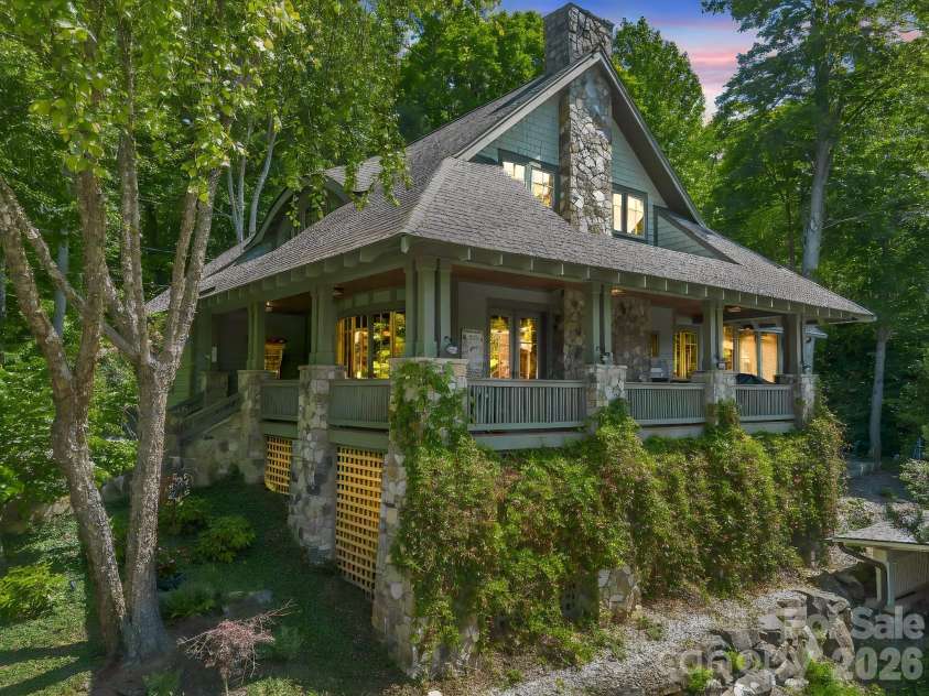 5 Longfellow Drive, Black Mountain, NC 28711.  MLS# CAR4380813, YatesRealty ID 23051. 