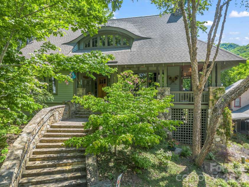 5 Longfellow Drive, Black Mountain, NC 28711.  MLS# CAR4380813, YatesRealty ID 23051. 