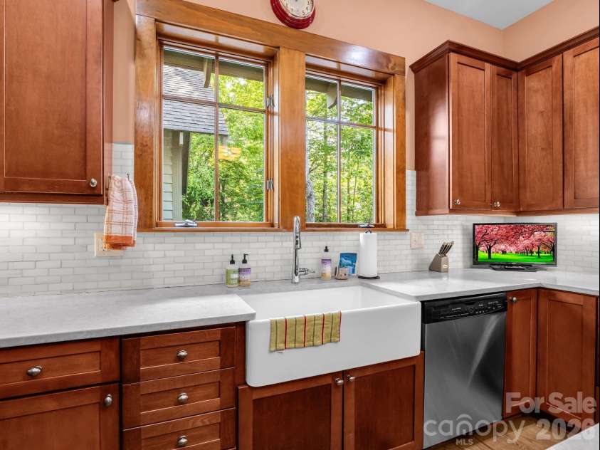 5 Longfellow Drive, Black Mountain, NC 28711.  MLS# CAR4380813, YatesRealty ID 23051. Kitchen