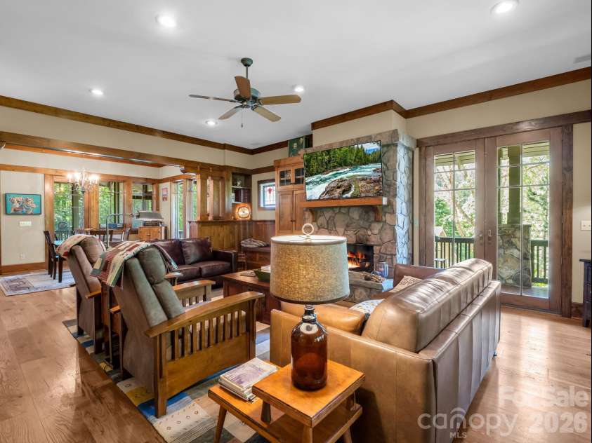 5 Longfellow Drive, Black Mountain, NC 28711.  MLS# CAR4380813, YatesRealty ID 23051. Living Room