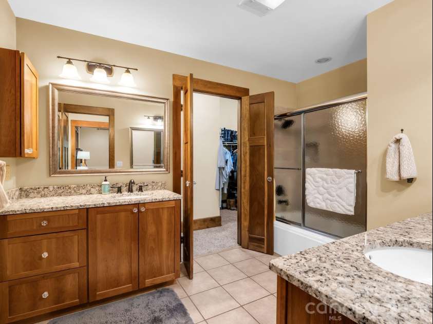 5 Longfellow Drive, Black Mountain, NC 28711.  MLS# CAR4380813, YatesRealty ID 23051. Prinmary Bath