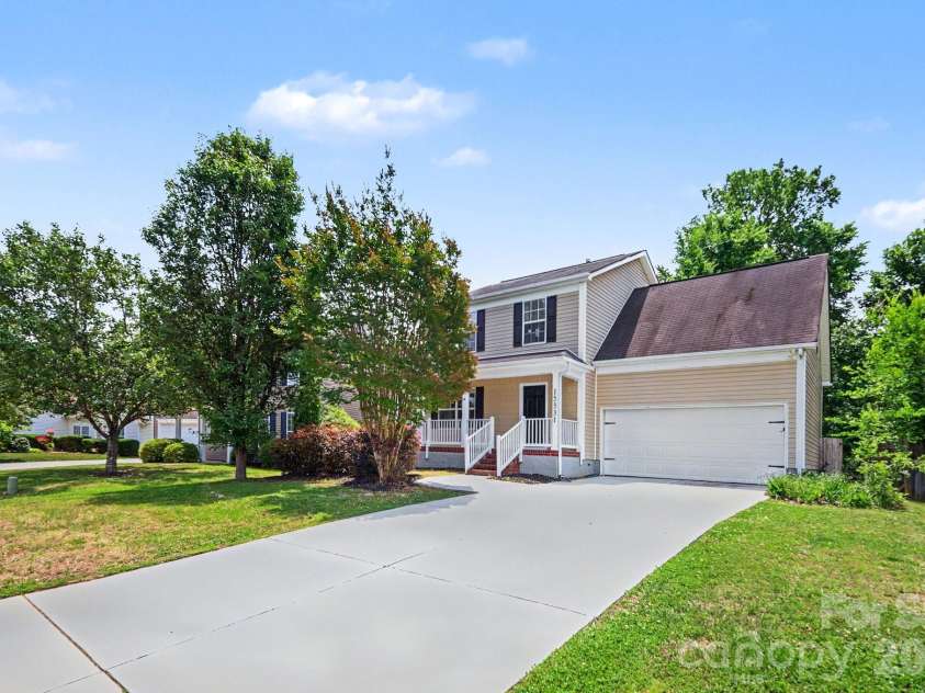 15331 Dehavilland Drive, Charlotte, NC 28278.  MLS# CAR4382294, YatesRealty ID 23052. 
