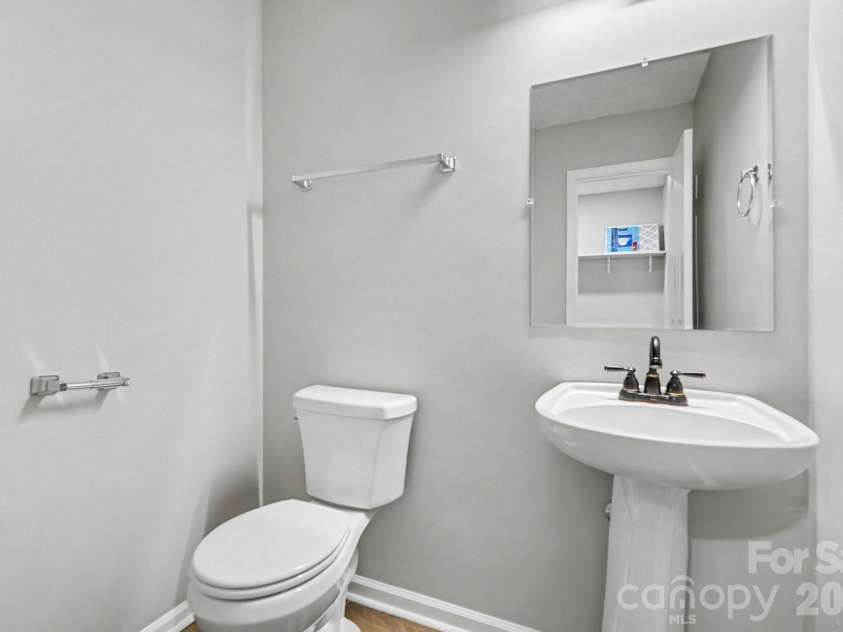 15331 Dehavilland Drive, Charlotte, NC 28278.  MLS# CAR4382294, YatesRealty ID 23052. 