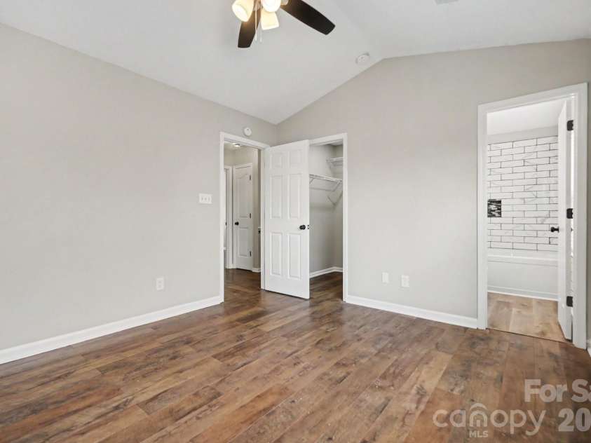 15331 Dehavilland Drive, Charlotte, NC 28278.  MLS# CAR4382294, YatesRealty ID 23052. 