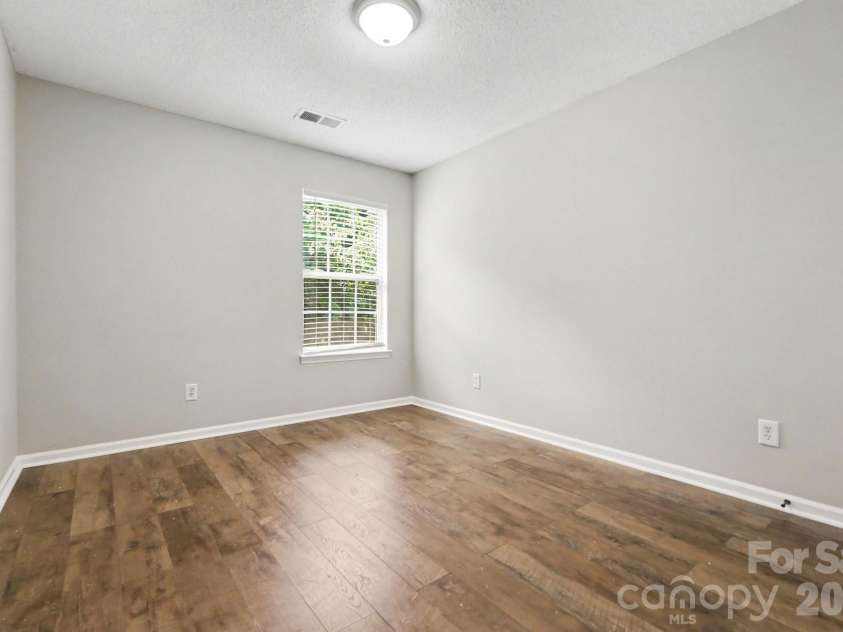 15331 Dehavilland Drive, Charlotte, NC 28278.  MLS# CAR4382294, YatesRealty ID 23052. 