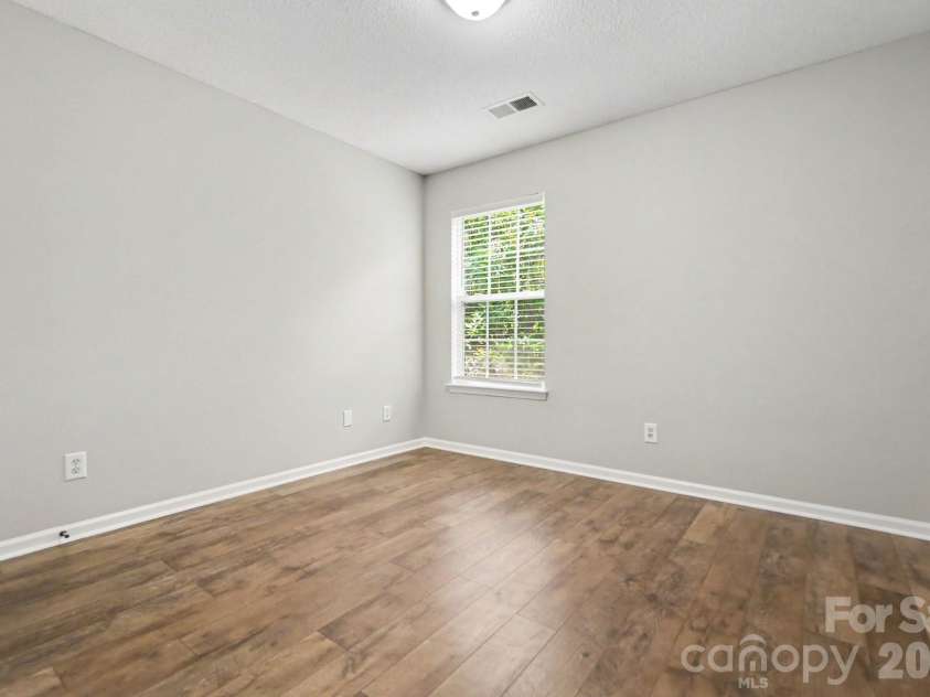 15331 Dehavilland Drive, Charlotte, NC 28278.  MLS# CAR4382294, YatesRealty ID 23052. 
