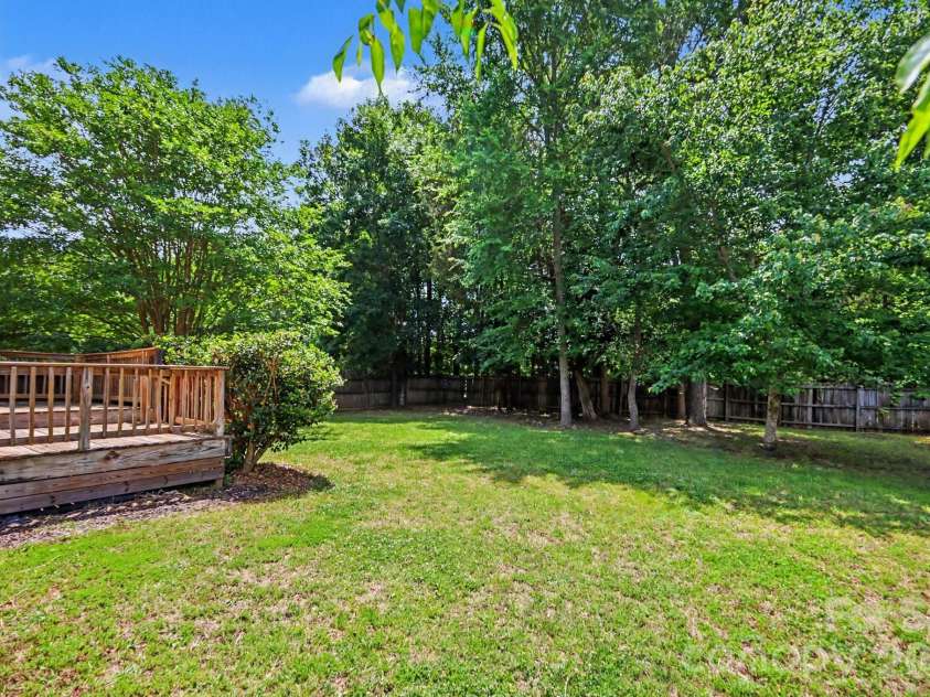 15331 Dehavilland Drive, Charlotte, NC 28278.  MLS# CAR4382294, YatesRealty ID 23052. 