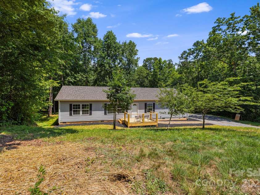22 Bachelder Lane, Candler, NC 28715.  MLS# CAR4276290, YatesRealty ID 23052. 
