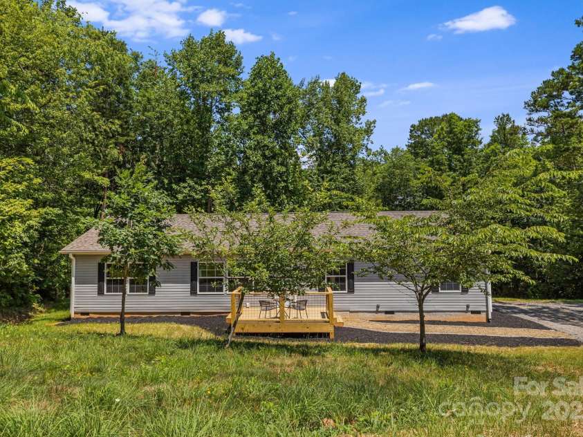 22 Bachelder Lane, Candler, NC 28715.  MLS# CAR4276290, YatesRealty ID 23052. 