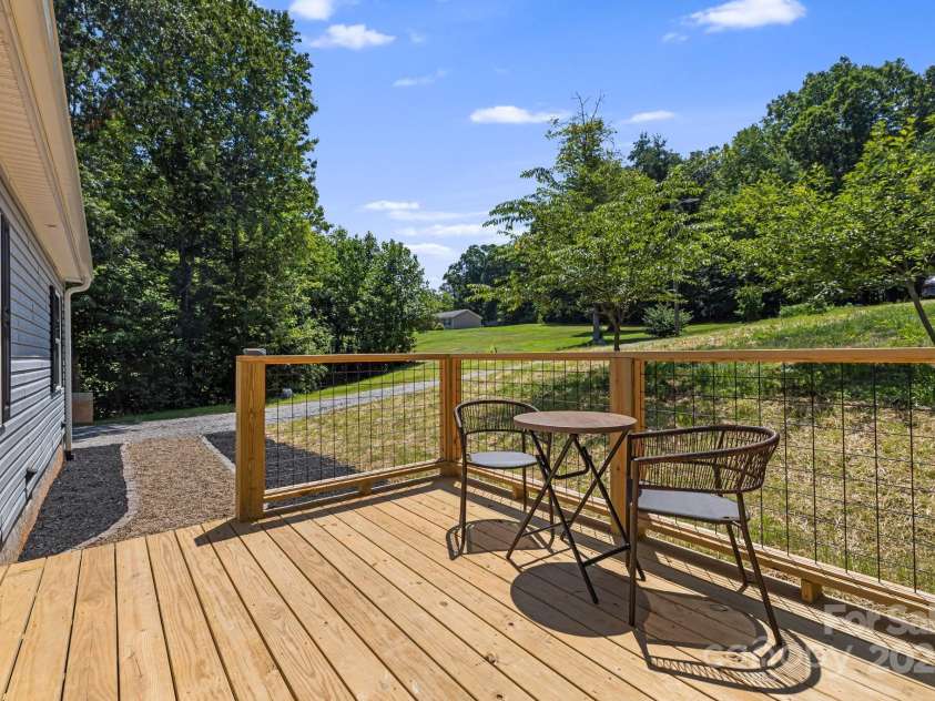 22 Bachelder Lane, Candler, NC 28715.  MLS# CAR4276290, YatesRealty ID 23052. 