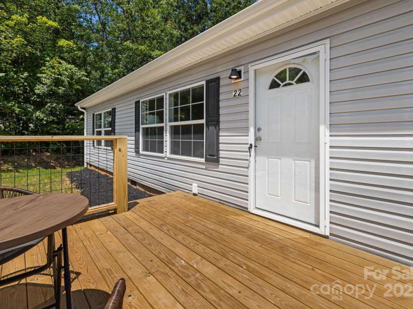 22 Bachelder Lane, Candler, NC 28715.  MLS# CAR4276290, YatesRealty ID 23052. 