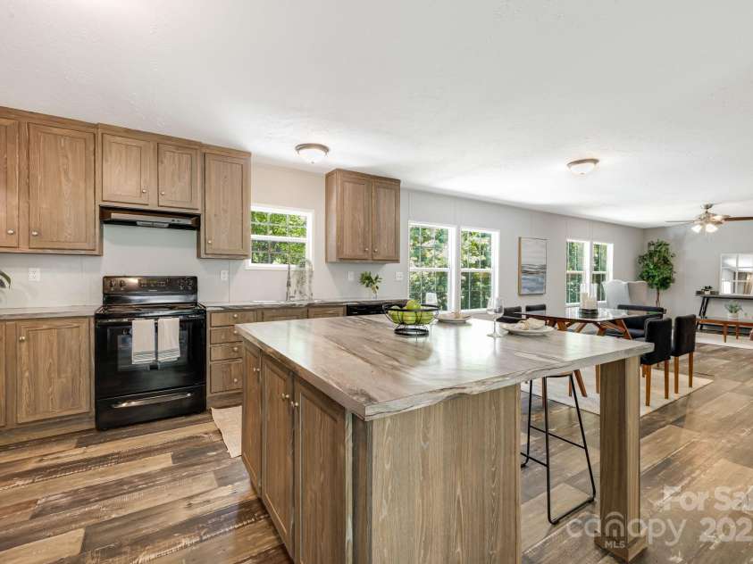 22 Bachelder Lane, Candler, NC 28715.  MLS# CAR4276290, YatesRealty ID 23052. 