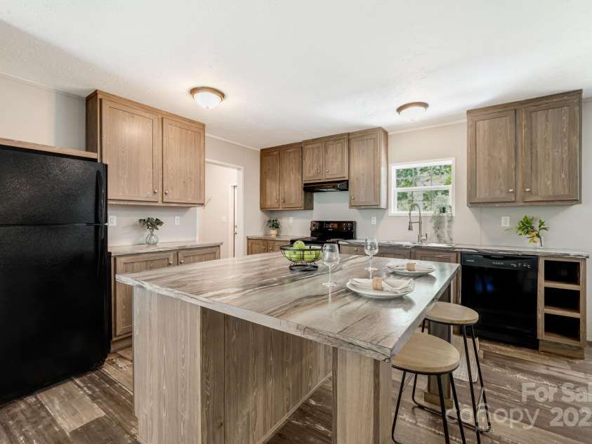 22 Bachelder Lane, Candler, NC 28715.  MLS# CAR4276290, YatesRealty ID 23052. 