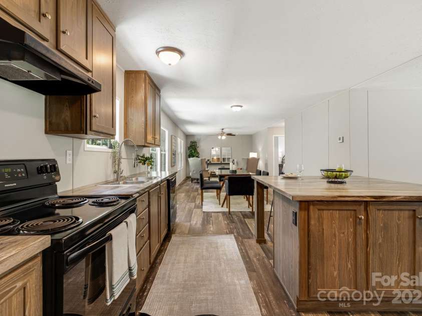 22 Bachelder Lane, Candler, NC 28715.  MLS# CAR4276290, YatesRealty ID 23052. 