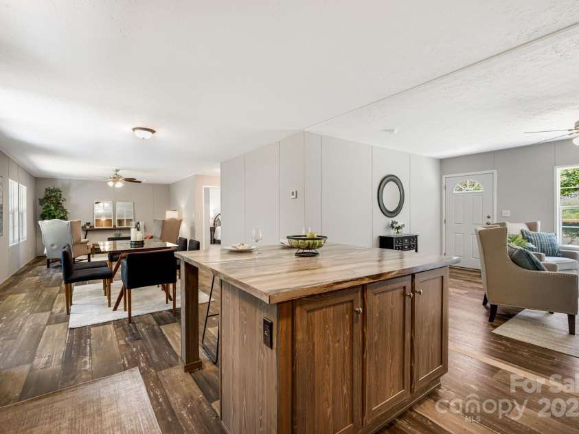 22 Bachelder Lane, Candler, NC 28715.  MLS# CAR4276290, YatesRealty ID 23052. 