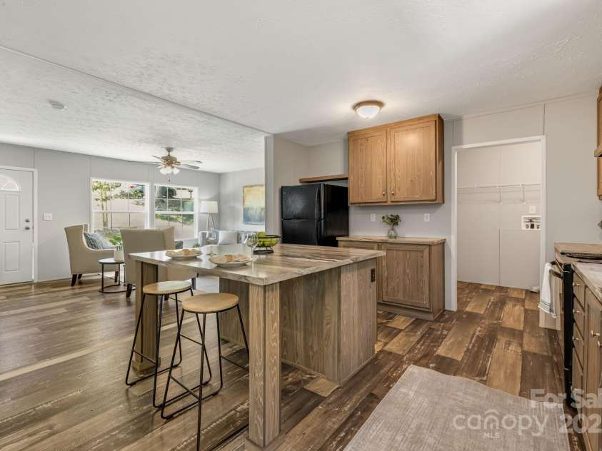 22 Bachelder Lane, Candler, NC 28715.  MLS# CAR4276290, YatesRealty ID 23052. 