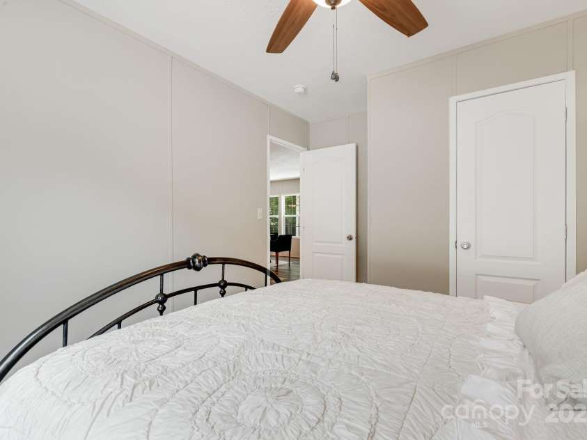 22 Bachelder Lane, Candler, NC 28715.  MLS# CAR4276290, YatesRealty ID 23052. 