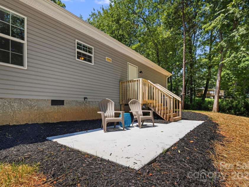 22 Bachelder Lane, Candler, NC 28715.  MLS# CAR4276290, YatesRealty ID 23052. 