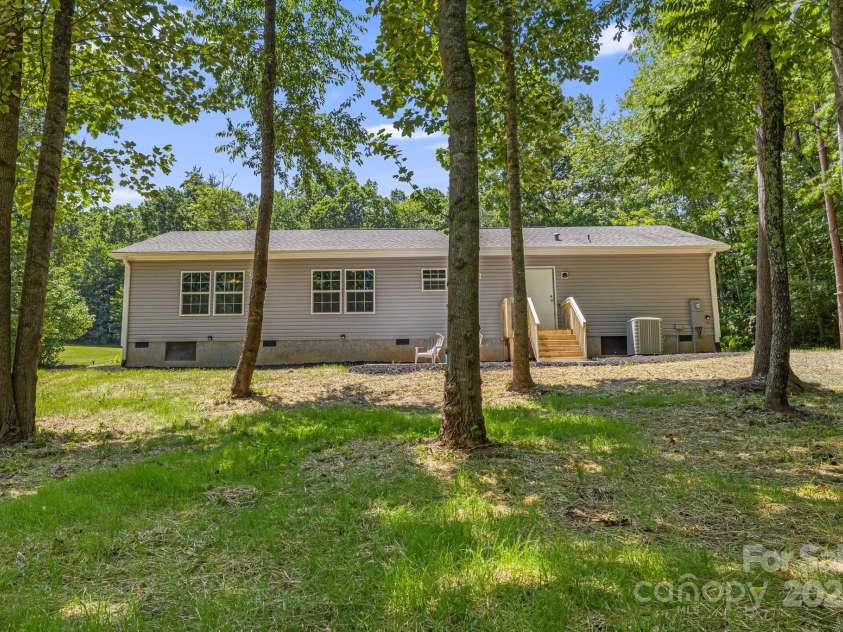 22 Bachelder Lane, Candler, NC 28715.  MLS# CAR4276290, YatesRealty ID 23052. 