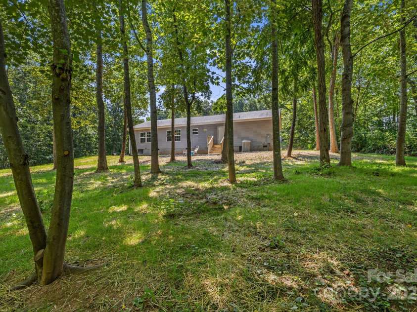 22 Bachelder Lane, Candler, NC 28715.  MLS# CAR4276290, YatesRealty ID 23052. 