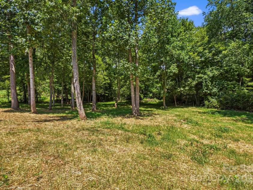 22 Bachelder Lane, Candler, NC 28715.  MLS# CAR4276290, YatesRealty ID 23052. 