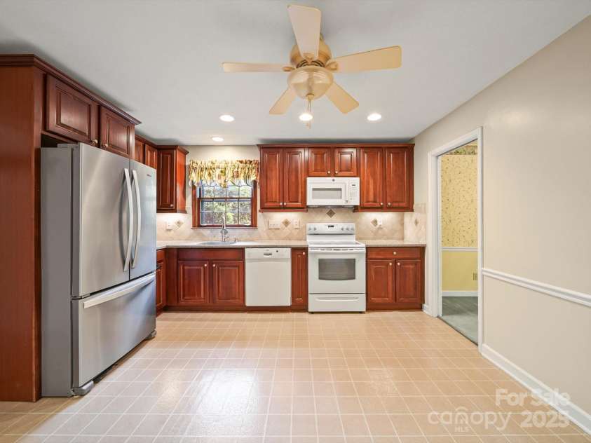 2104 Stoneyridge Drive, Charlotte, NC 28214.  MLS# CAR4275022, YatesRealty ID 23053. 