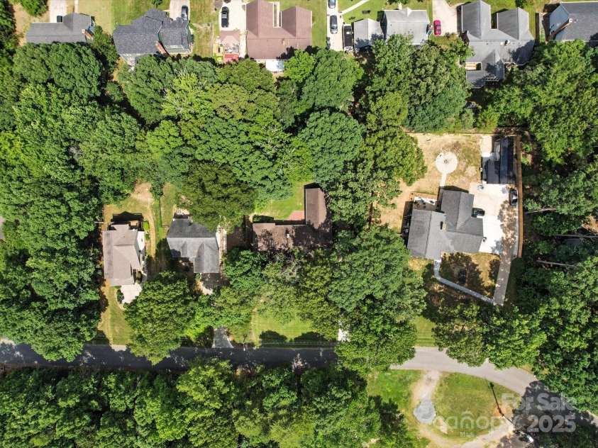 2104 Stoneyridge Drive, Charlotte, NC 28214.  MLS# CAR4275022, YatesRealty ID 23053. 