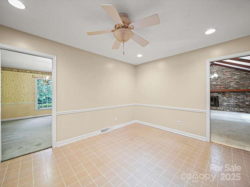 2104 Stoneyridge Drive, Charlotte, NC 28214.  MLS# CAR4275022, YatesRealty ID 23053. Breakfast Room