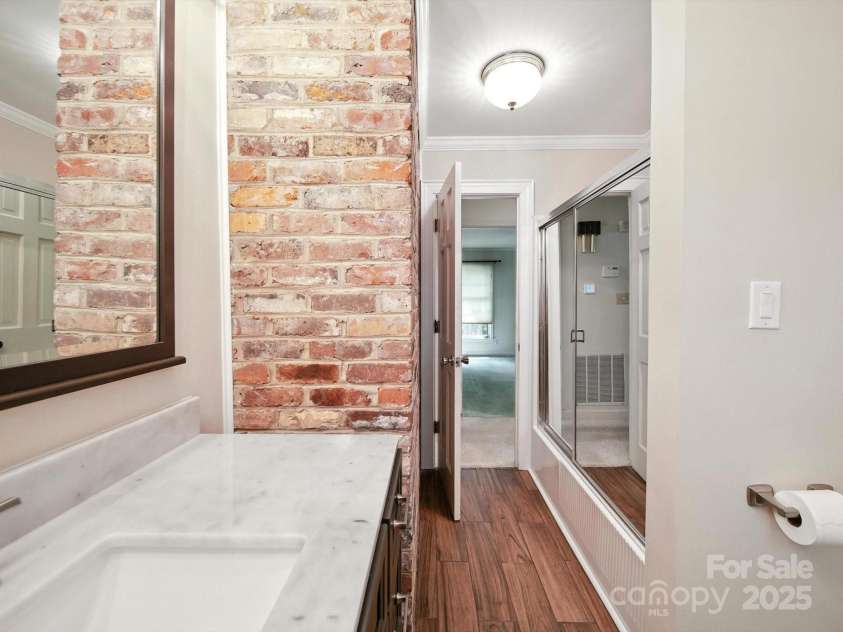 2104 Stoneyridge Drive, Charlotte, NC 28214.  MLS# CAR4275022, YatesRealty ID 23053. Hall Bath