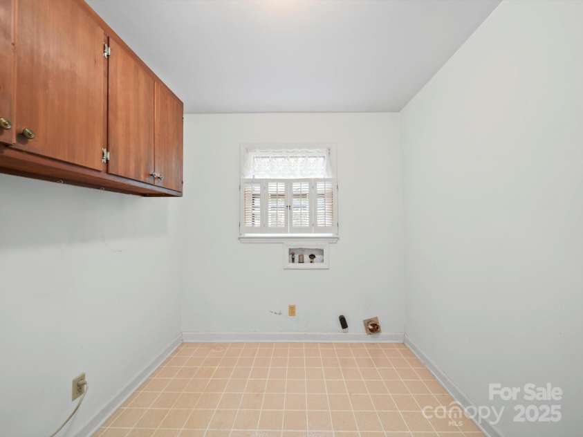 2104 Stoneyridge Drive, Charlotte, NC 28214.  MLS# CAR4275022, YatesRealty ID 23053. Laundry Room