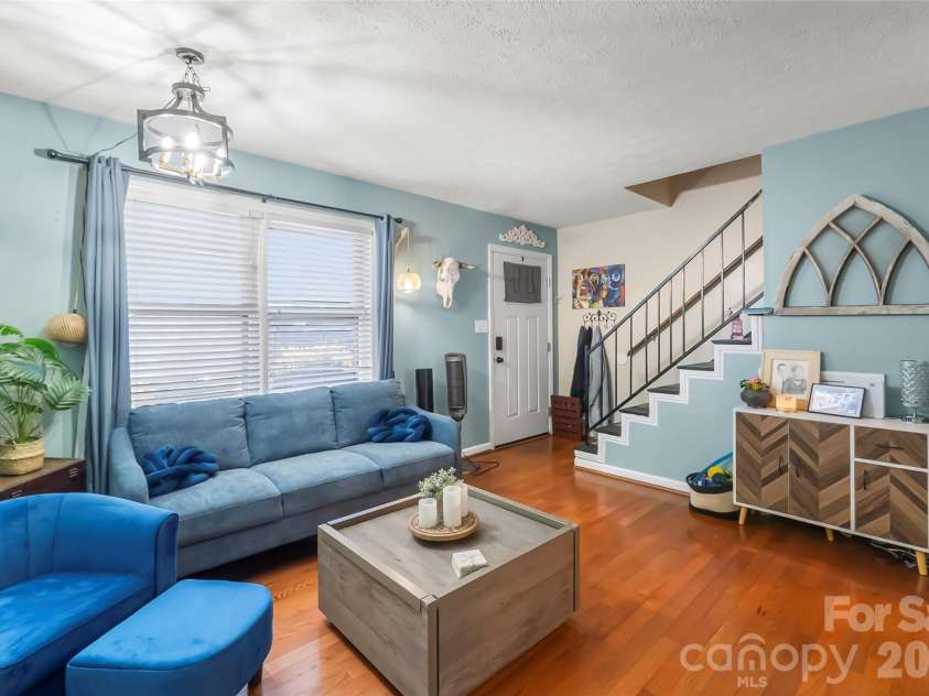 224 14th Avenue, Hickory, NC 28602.  MLS# CAR4383036, YatesRealty ID 23054. 
