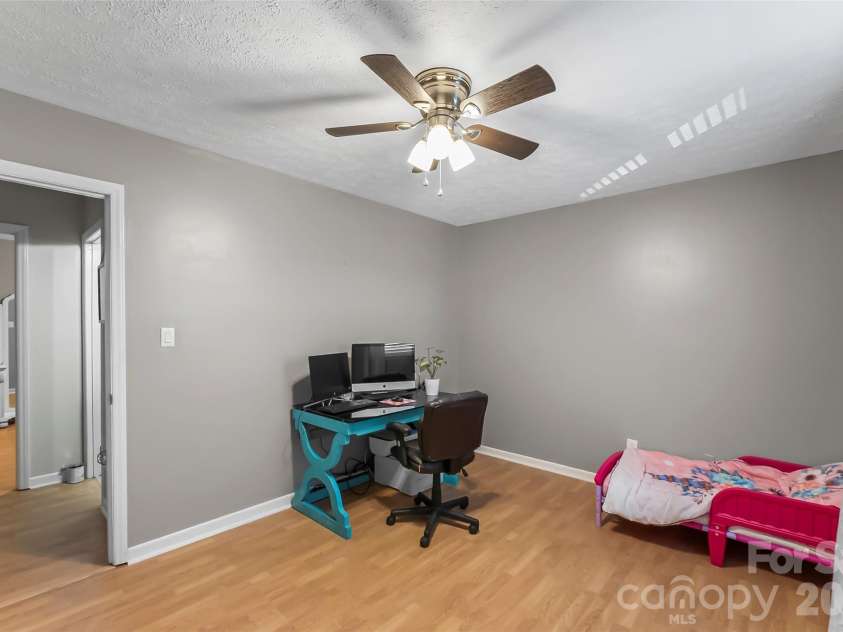224 14th Avenue, Hickory, NC 28602.  MLS# CAR4383036, YatesRealty ID 23054. 