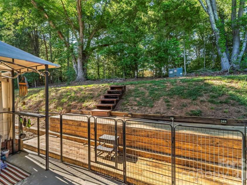 224 14th Avenue, Hickory, NC 28602.  MLS# CAR4383036, YatesRealty ID 23054. 