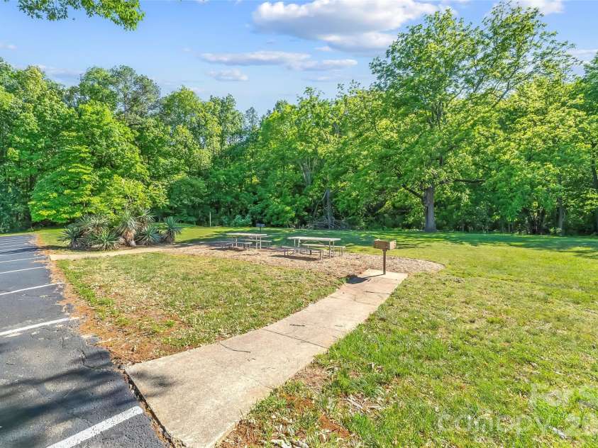 224 14th Avenue, Hickory, NC 28602.  MLS# CAR4383036, YatesRealty ID 23054. 