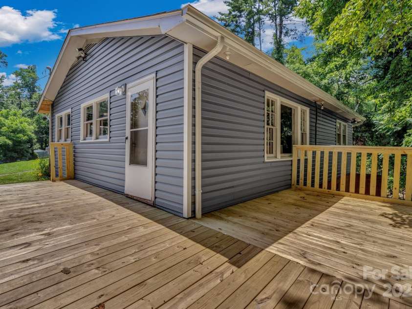 254 Wildwood Terrace, Marion, NC 28752.  MLS# CAR4276197, YatesRealty ID 23057. 