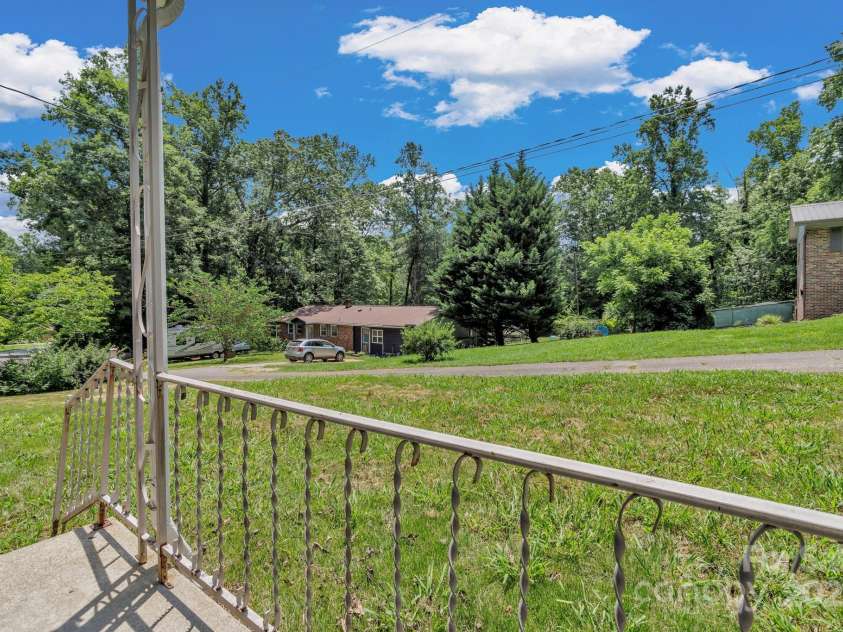 254 Wildwood Terrace, Marion, NC 28752.  MLS# CAR4276197, YatesRealty ID 23057. Front Entry Porch View